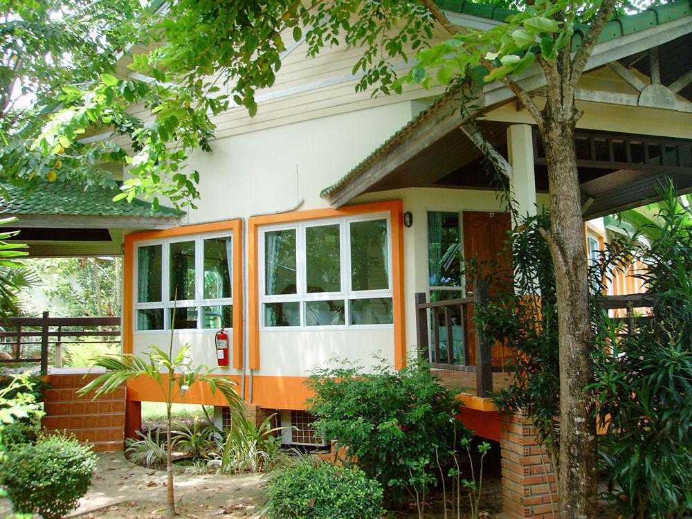 Lanta Palm Beach Resort , Beach Bungalow - Ko Lanta Exterior foto
