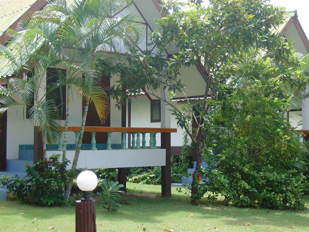 Lanta Palm Beach Resort , Beach Bungalow - Ko Lanta Exterior foto