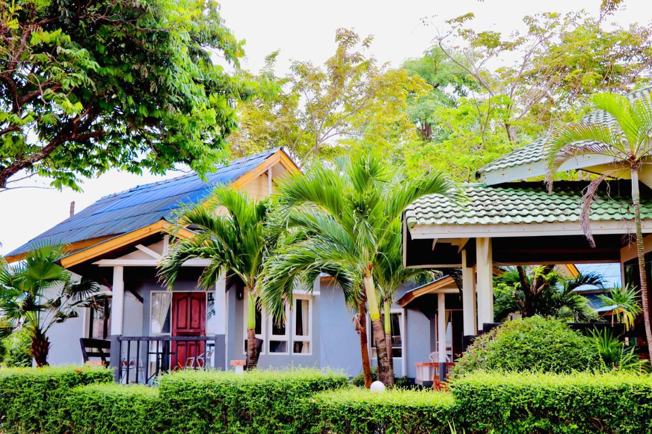 Lanta Palm Beach Resort , Beach Bungalow - Ko Lanta Exterior foto