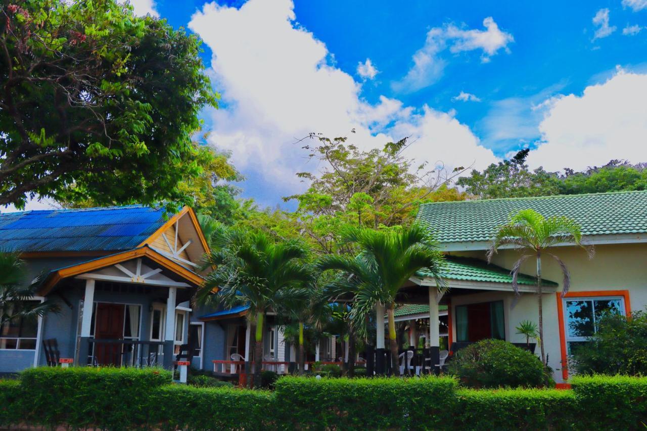 Lanta Palm Beach Resort , Beach Bungalow - Ko Lanta Exterior foto