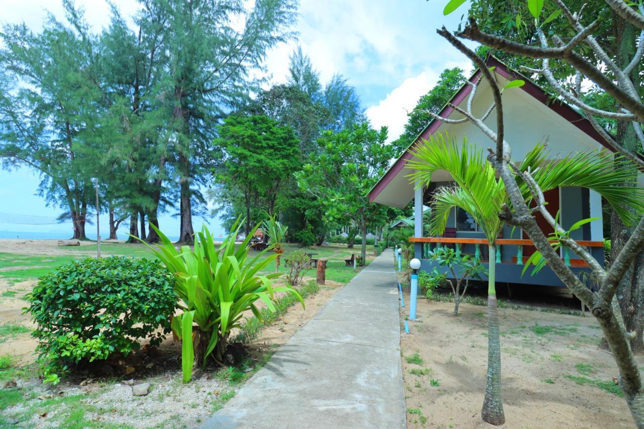 Lanta Palm Beach Resort , Beach Bungalow - Ko Lanta Exterior foto